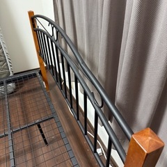 ダブルベッド　金属フレーム