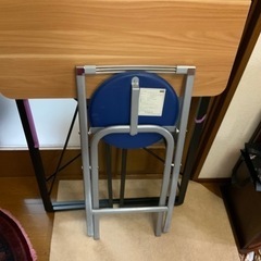 美品たかいテーブル台　椅子の画像