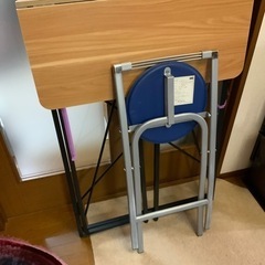 美品たかいテーブル台　椅子の画像