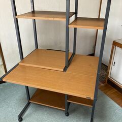 エレコムのパソコンラック　キャスター付き．　高さ調整できる多段棚...