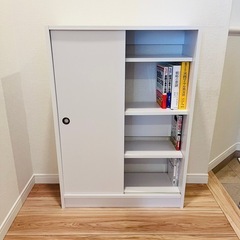 スリム 本棚 引き戸収納 キャビネット 北欧 シェルフ 絵本棚 薄型の画像