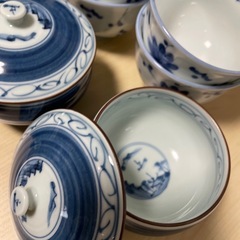 湯呑✖️5個、蓋付き湯呑み✖️2個、茶托✖️5枚の画像