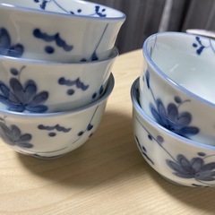 湯呑✖️5個、蓋付き湯呑み✖️2個、茶托✖️5枚の画像