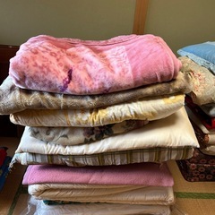 【無料】掛け布団、敷布団 寝具多数あります　掛け布団　ブランケット　枕　敷きパッドなどの画像