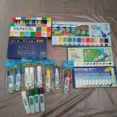 もうすぐ処分予定　ぺんてる サクラ 絵の具 色鉛筆35本 （引越...