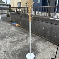 ポールハンガー　北欧風　木目調