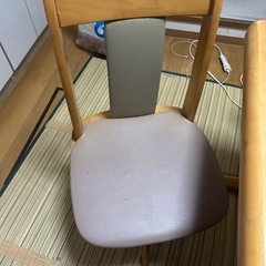 ダイニングテーブルと椅子2の画像