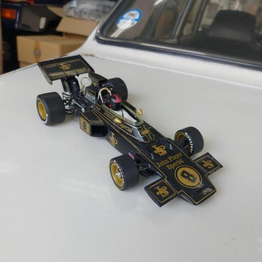 ロータス 72D　1/18  #8 Emerson Fittipaldi