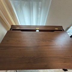 LOWYAパソコンデスクの画像