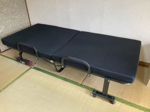 値下げ◆昨年購入したばかりの折りたたみベッド◆臼杵市内引き取り希望