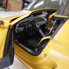 1/12 ポルシェ カレラGT イエローバージョン（セミアッセンブルモデル）

の画像