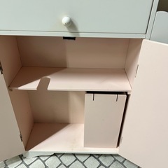 花柄の収納棚の画像