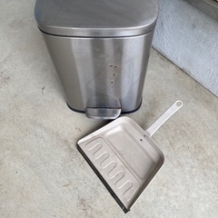 外用で使っていたゴミ箱と塵取り