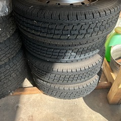 TOYO タイヤ スタッドレス めちゃくちゃ古いです