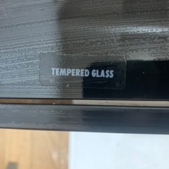 おしゃれガラステーブルの画像