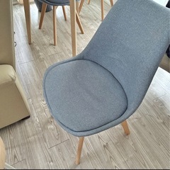IKEAテーブルとイスセットの画像