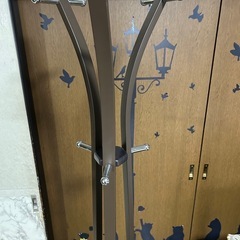 ダークブラウン スタンド型ハンガーラックの画像