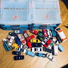 トミカ大量！駐車場付き
