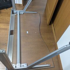 勉強机にもパソコン机にもなる事務机(オカムラ製)の画像
