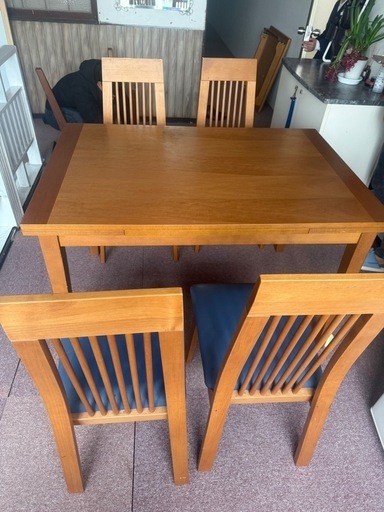 ダイニングテーブル