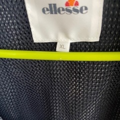 ellesseウィンドウブレイカーの画像