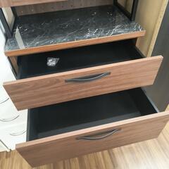 【ジャングルジャングル守口店】【ジモティー割あり】食器棚　マナベ家具　W68×D45×H180の画像