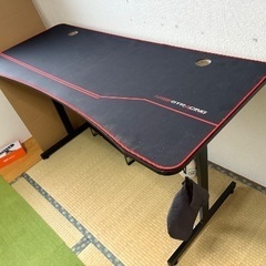 ゲーミングデスク