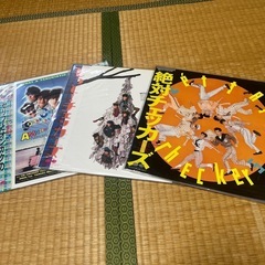 進行中ですチェッカーズLPレコード9枚の画像