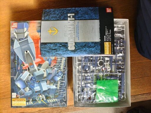 MGガンダムGP01 とフルバーニアン MGアレックスのセットです。