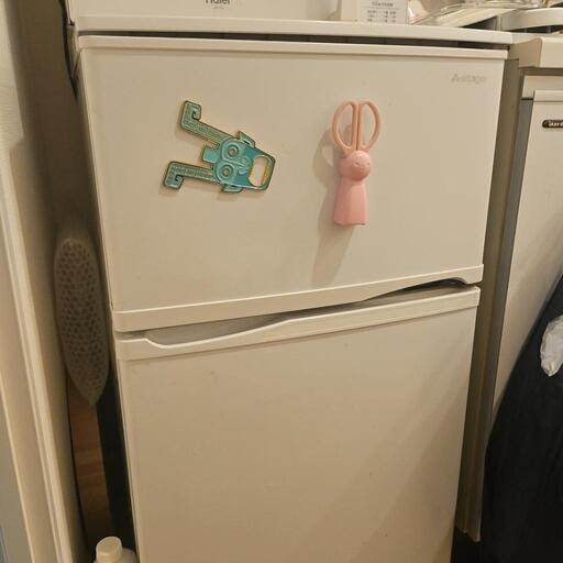 コンパクト冷蔵庫2019製　90L