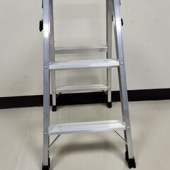 脚立です。あまり使用していません。大幅値下げ半額しました！