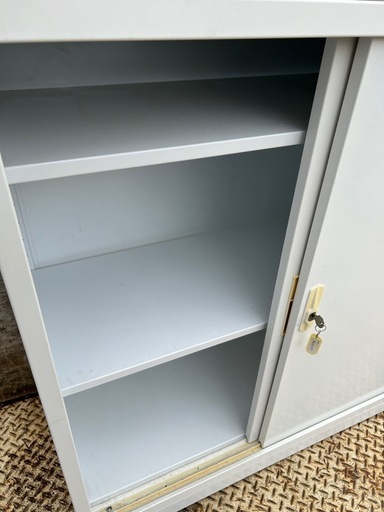 引き違い書庫鍵付き