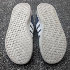 アディダススニーカーの画像