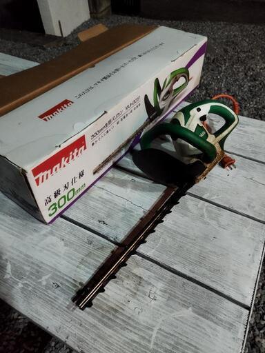 生垣バリカン　コンセントタイプ　マキタ製品