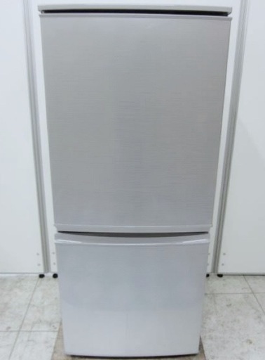 (送料無料) 2019年 極美品 137L 冷蔵庫 SHARP 霜取り不要  ③