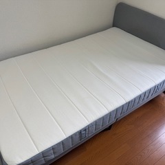 ベッド　(マットレス付き)