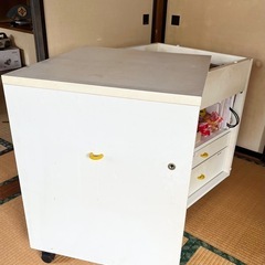 収納付テーブルの画像