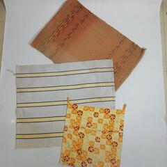 小さめのマット2枚・壁掛け小物入れ