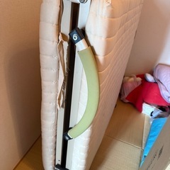 折りたたみベッドもらって下さい
