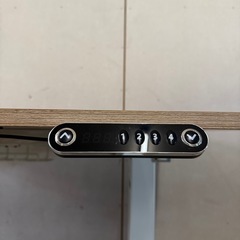 【681】電動昇降機能付　木目調パソコンデスクの画像