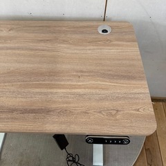 【681】電動昇降機能付　木目調パソコンデスクの画像