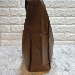 ブラウン　大容量　メッセンジャーバッグ　ショルダーバッグ　Y2K 茶色の画像