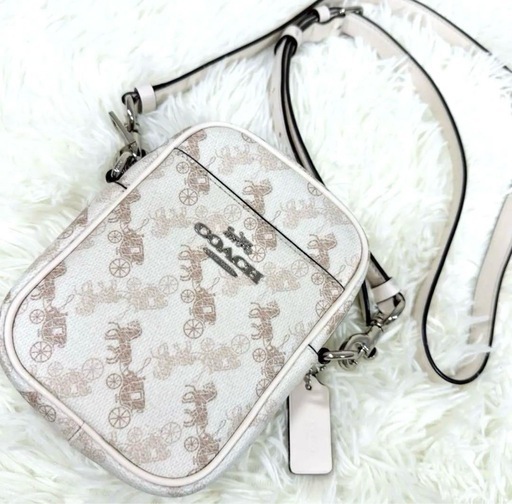 COACH コーチ サコッシュ ホースアンドキャリッジ 白　ショルダーバッグ