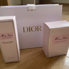 DIORの箱と紙袋