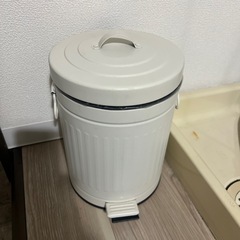 【無料】ニトリ  蓋付きゴミ箱