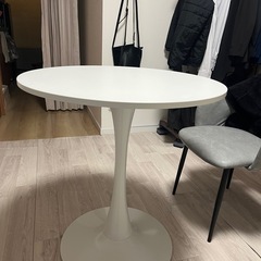 ダイニングテーブル　丸型　白　直径70cm 高さ73cm
の画像