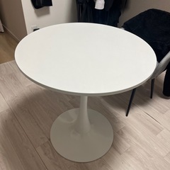 ダイニングテーブル　丸型　白　直径70cm 高さ73cm
