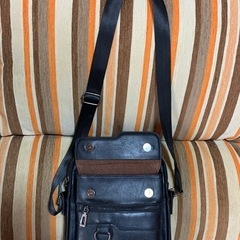 本革ショルダーバッグの画像