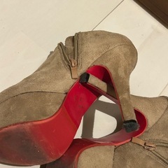 スウェードショートブーツ、パンプスの画像