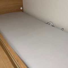 IKEA マルム    
マット・収納ケース付きの画像